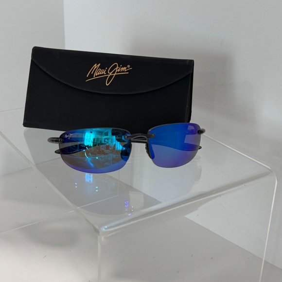 Maui Jim HO'OKIPA - Translucent Smoke Grey Frame w/ Blue Hawaii Lens - Picture 4 of 10